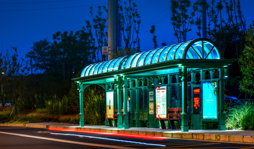 公交站臺，彭州生活一脈的“新面孔”亮相了！